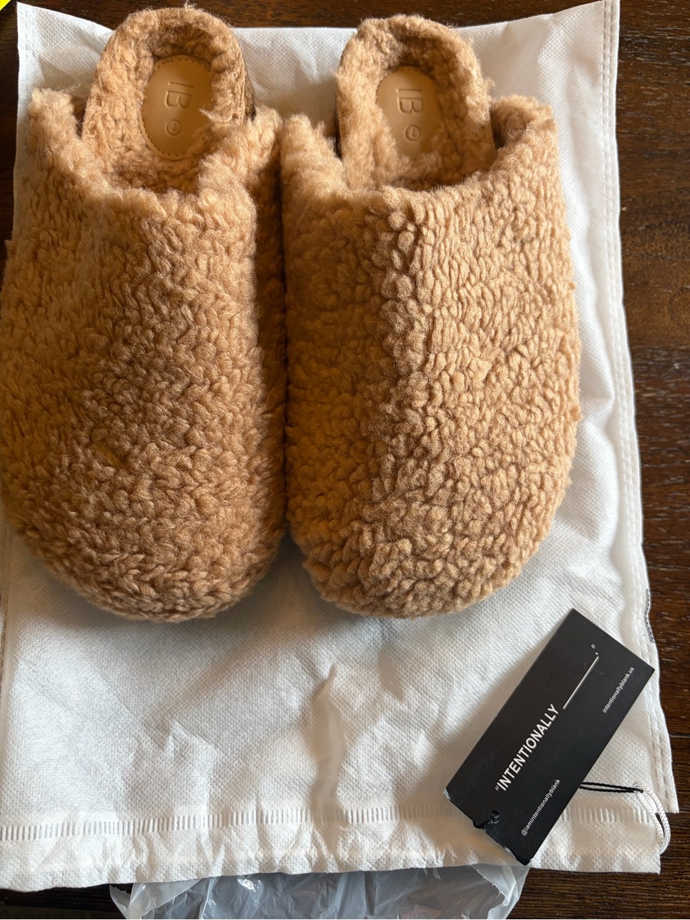 Intentionally Blank Teddy Sherpa Fuzzy Slippers Camel Tan Size 7 NWT